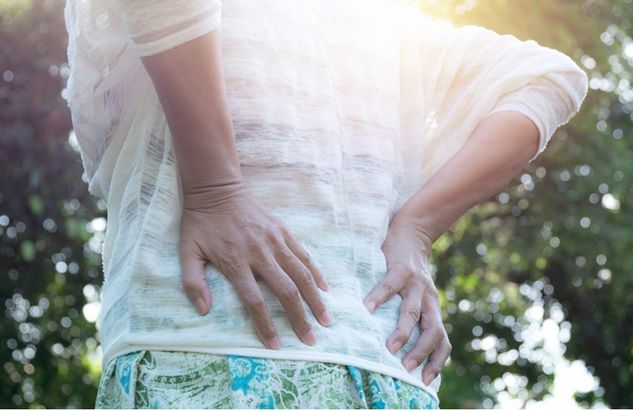 Ból kości ogonowej (guzicznej), przy siedzeniu, w ciąży – Jak złagodzić?