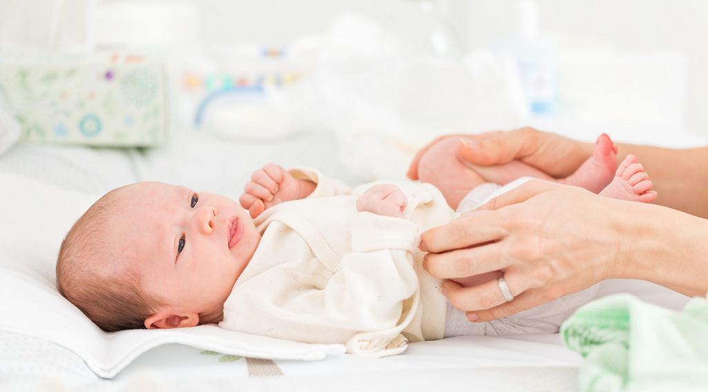 Dysplazja stawu biodrowego u niemowląt – objawy, badanie, leczenie, rehabilitacja