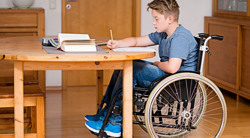 Jaki wybrać wózek inwalidzki dla dziecka z niepełnosprawnością