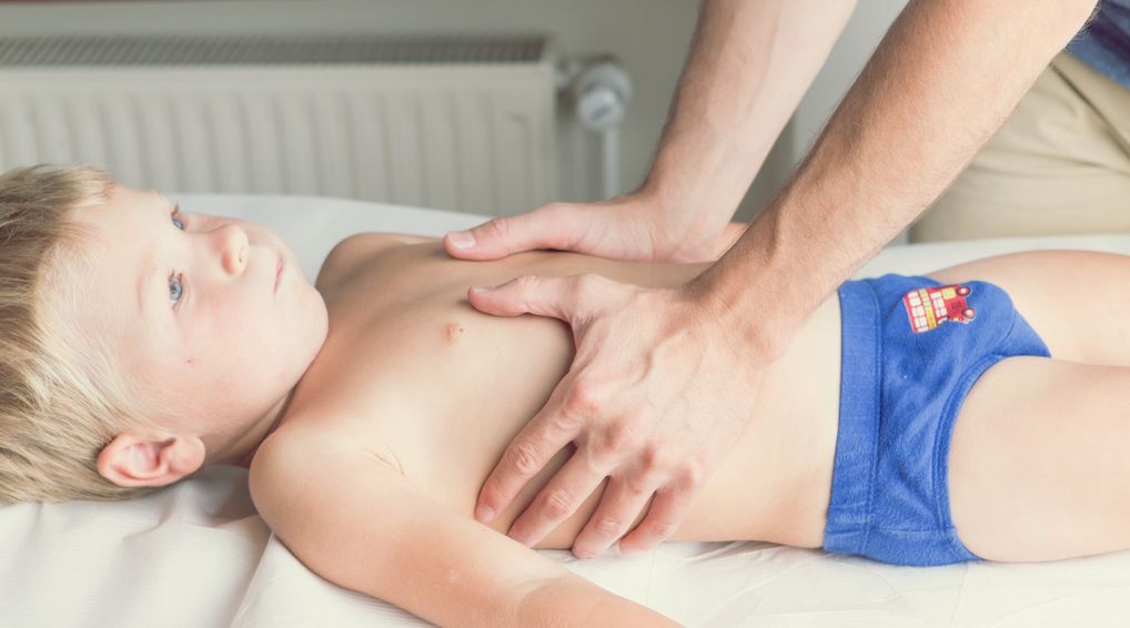 Deformacje klatki piersiowej u dzieci – objawy, przyczyny, leczenie, rehabilitacja